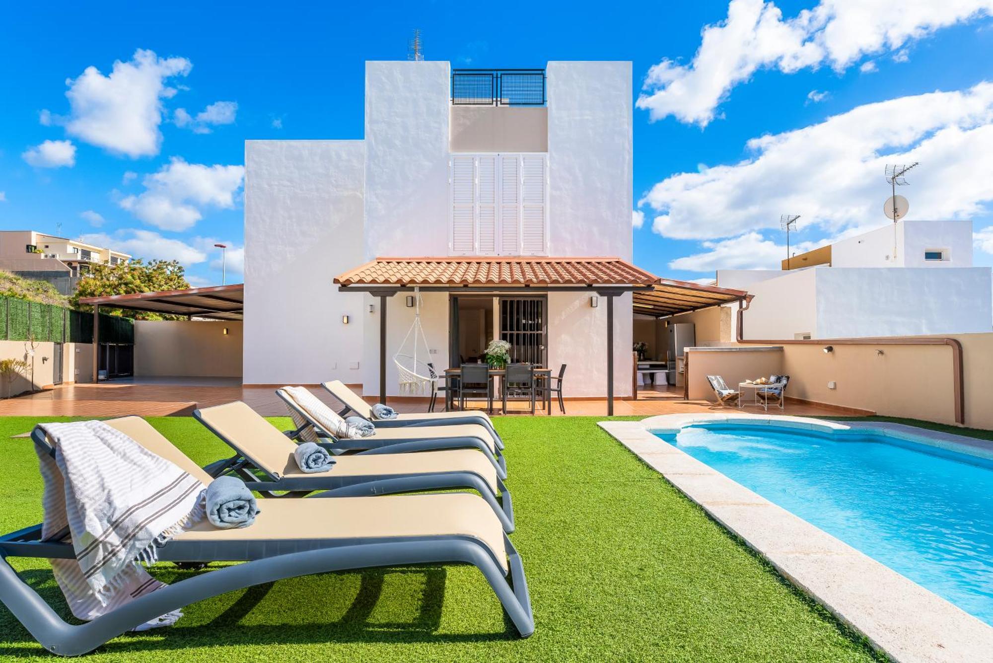 Villa Trueno Refugio De Lujo Con Piscina Climatizada Y Vistas كانديلاريا المظهر الخارجي الصورة